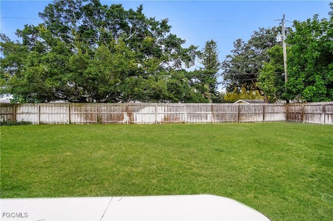 Building Photo - 1535 SE 42nd Terrace