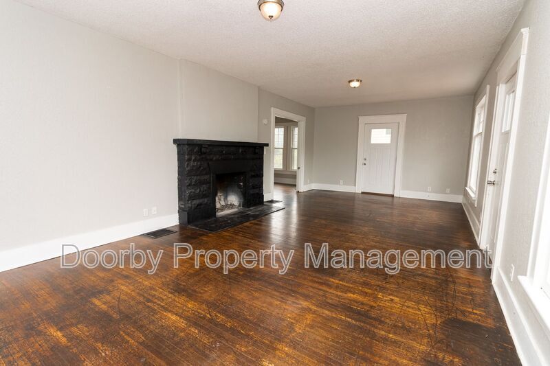Building Photo - 2802 Fairview Dr