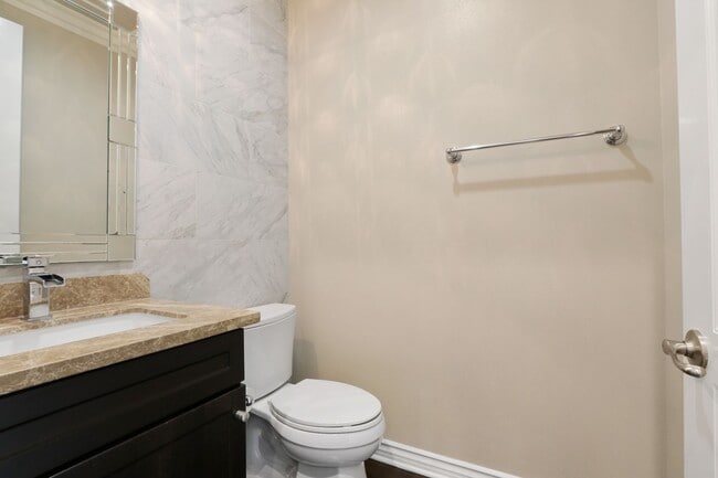 Building Photo - 908 N Santa Anita Ave