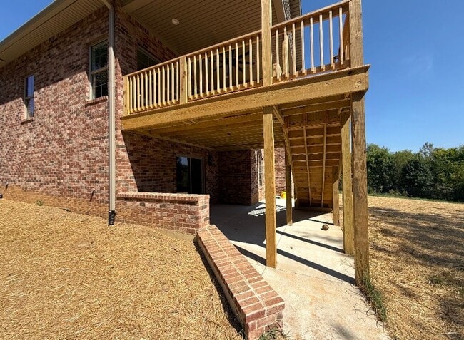 Building Photo - 102 Twin Lakes Dr