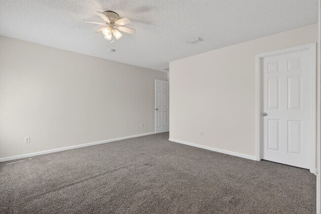 Building Photo - Great location! Great price! Great home!