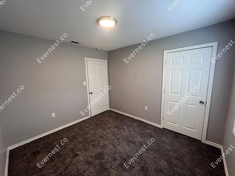 Building Photo - 320 McTyere Ave