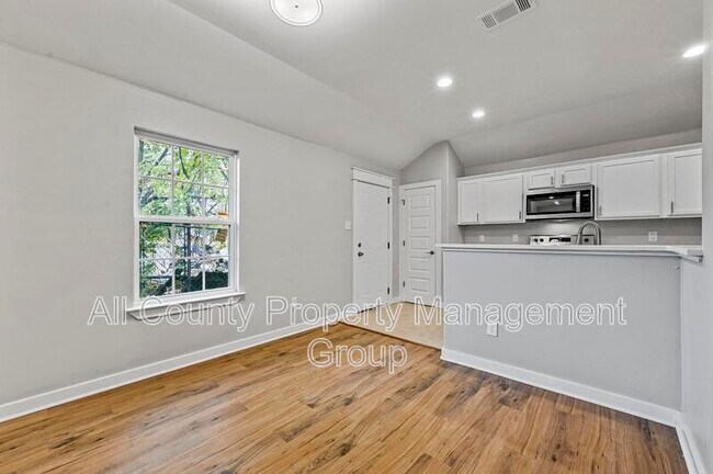 Building Photo - 1810 Life Ave