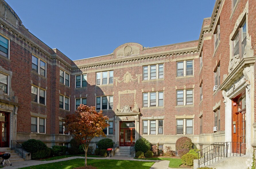 Primary Photo - 10-12 Greenway Ct