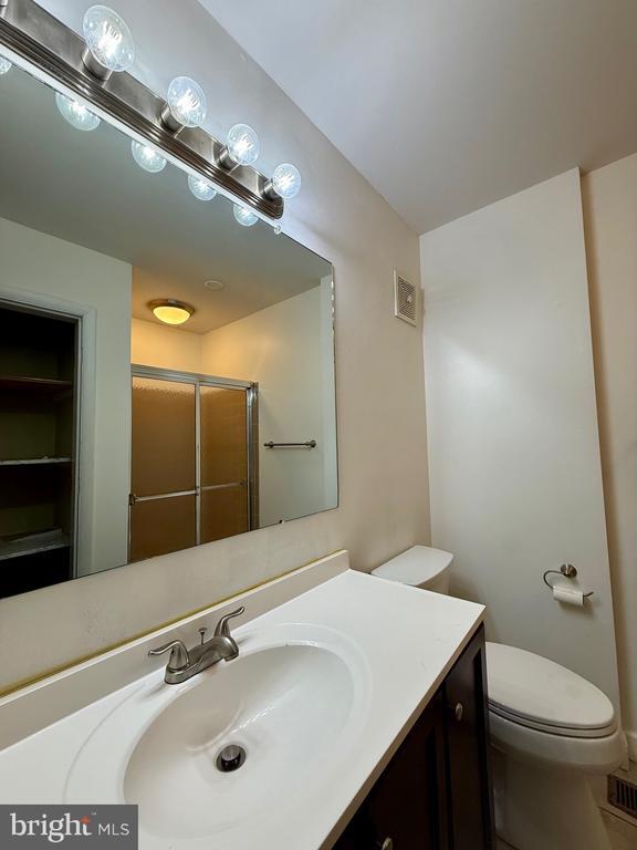 Building Photo - 28 Servan Ct