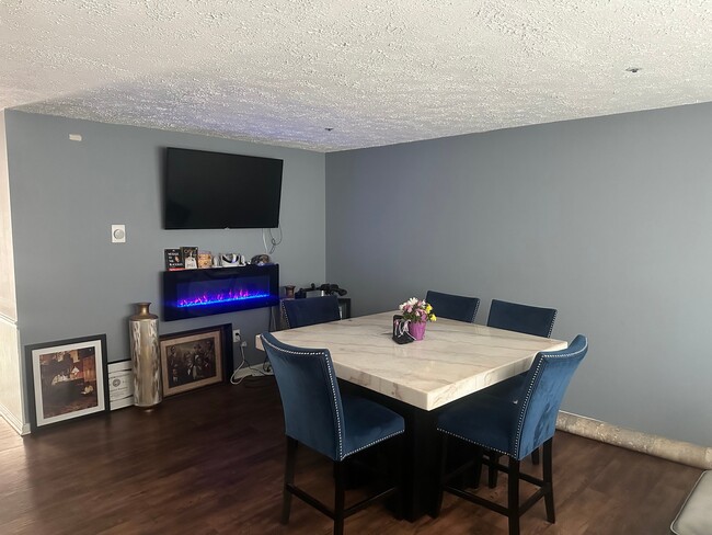 Building Photo - 8523 Grandhaven Ave