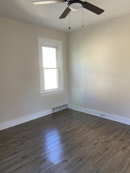 Building Photo - 3929 Clybourne Ave