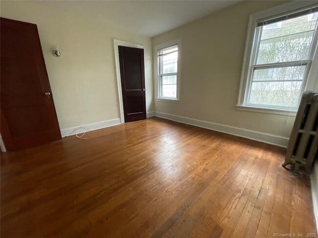 Building Photo - 36 Oakwood Ave