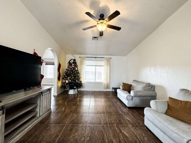 Building Photo - "Charming 3-Bedroom, 2 Bathroom Pool Home in Ocotillo!"