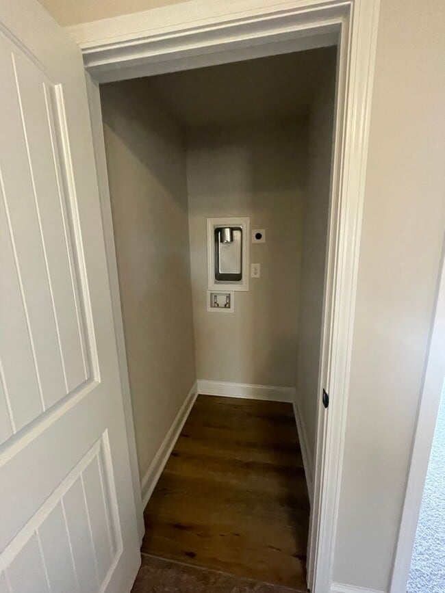 Building Photo - 2 Bedroom 2.5 bath Townhome in  Greenville