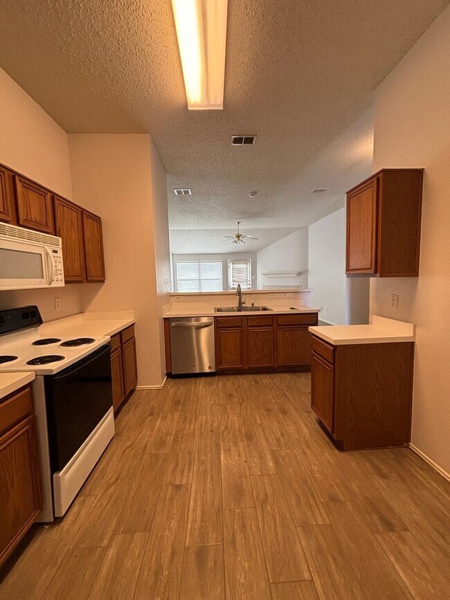 Building Photo - 813 Sage Cir