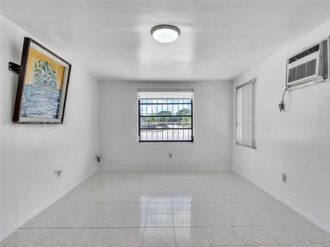 Building Photo - 555 SW 67th Ave