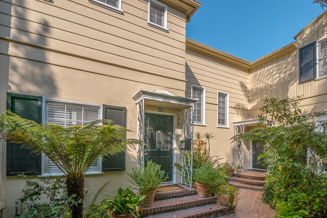 Building Photo - 458 S Bedford Dr