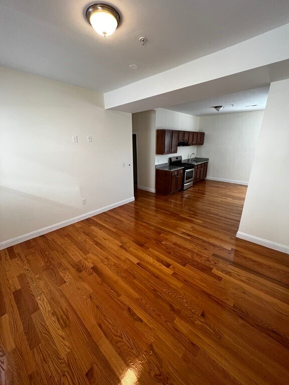 Building Photo - 53 Woodford St