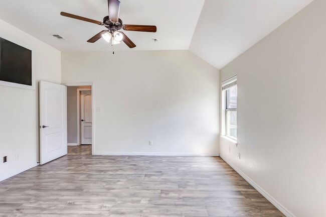 Building Photo - 7026 Chimney Hill Dr