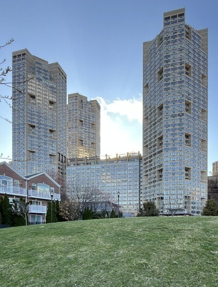 Building Photo - 7000 JFK Blvd E