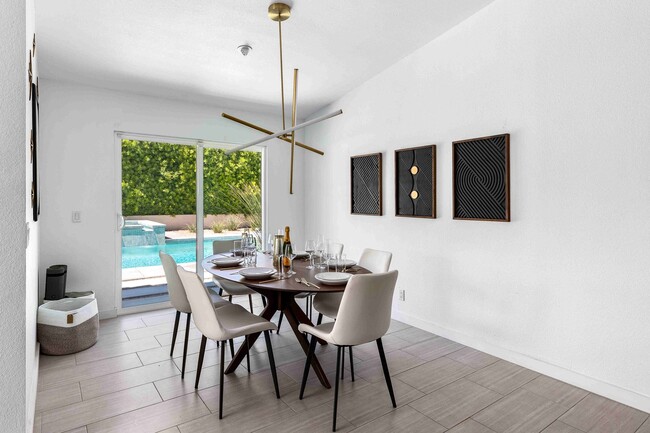 Building Photo - Luxury Oasis with Pool in Palm Springs (Monthly Only - No Long Term)