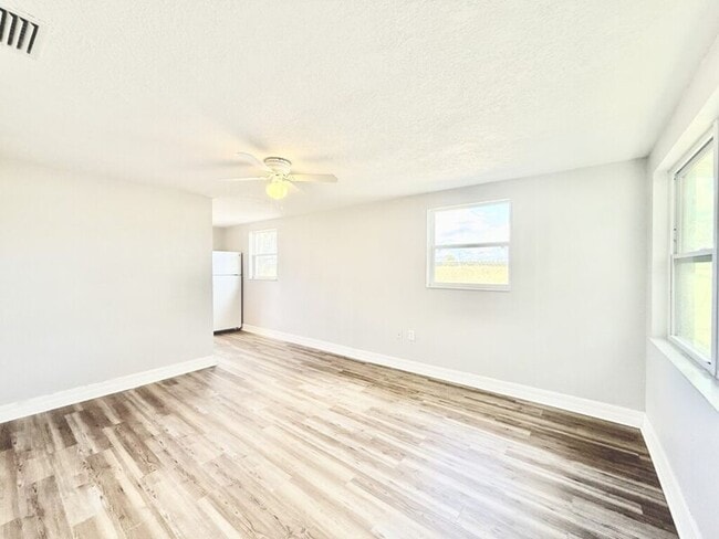 Building Photo - 235 W Northside Dr