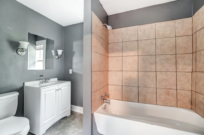 Building Photo - Spacious Three Bedroom in Dayton!