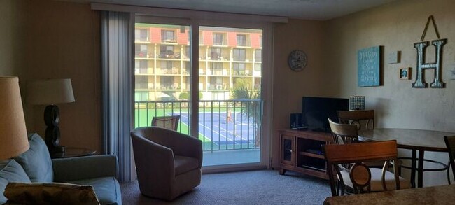 Building Photo - Vacation Rental - 30 Day min across From D...