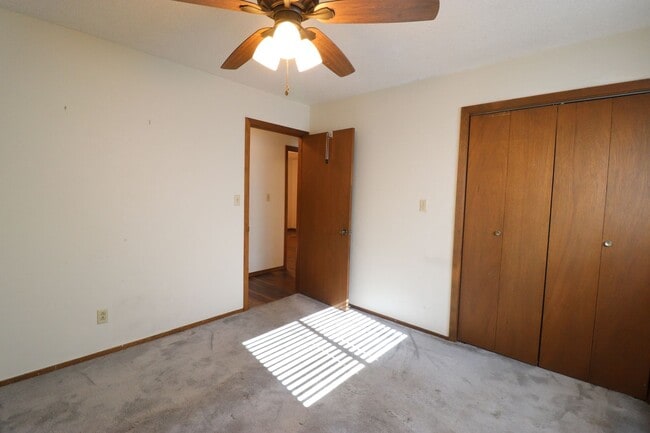 Building Photo - Large home close to Lyon