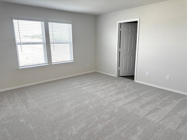 Building Photo - 401 Kapok St