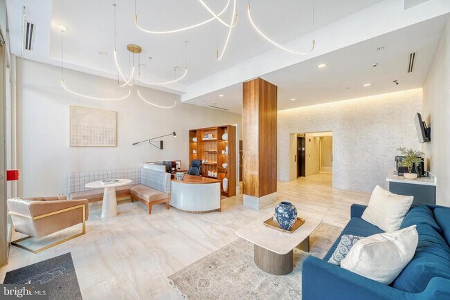 Building Photo - 675 S President St