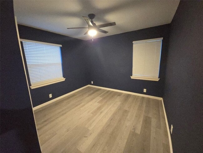 Building Photo - 1818 E Lovers Ln