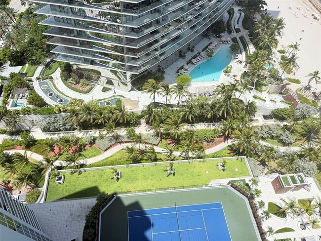 Building Photo - 18911 Collins Ave
