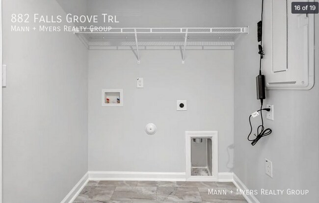 Building Photo - 882 Falls Grove Trl