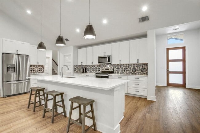 Building Photo - 6509 Shady Ln