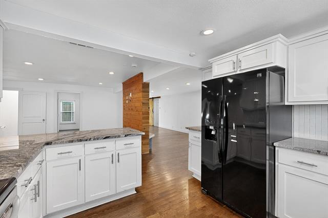 Building Photo - 8919 San Fernando Way