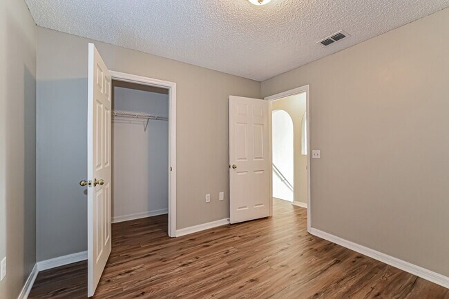 Building Photo - 117 Sterling Pine St