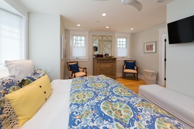 Building Photo - Four-bedroom home in the heart of the Village, offered furnished long-term lease. Ideally located...