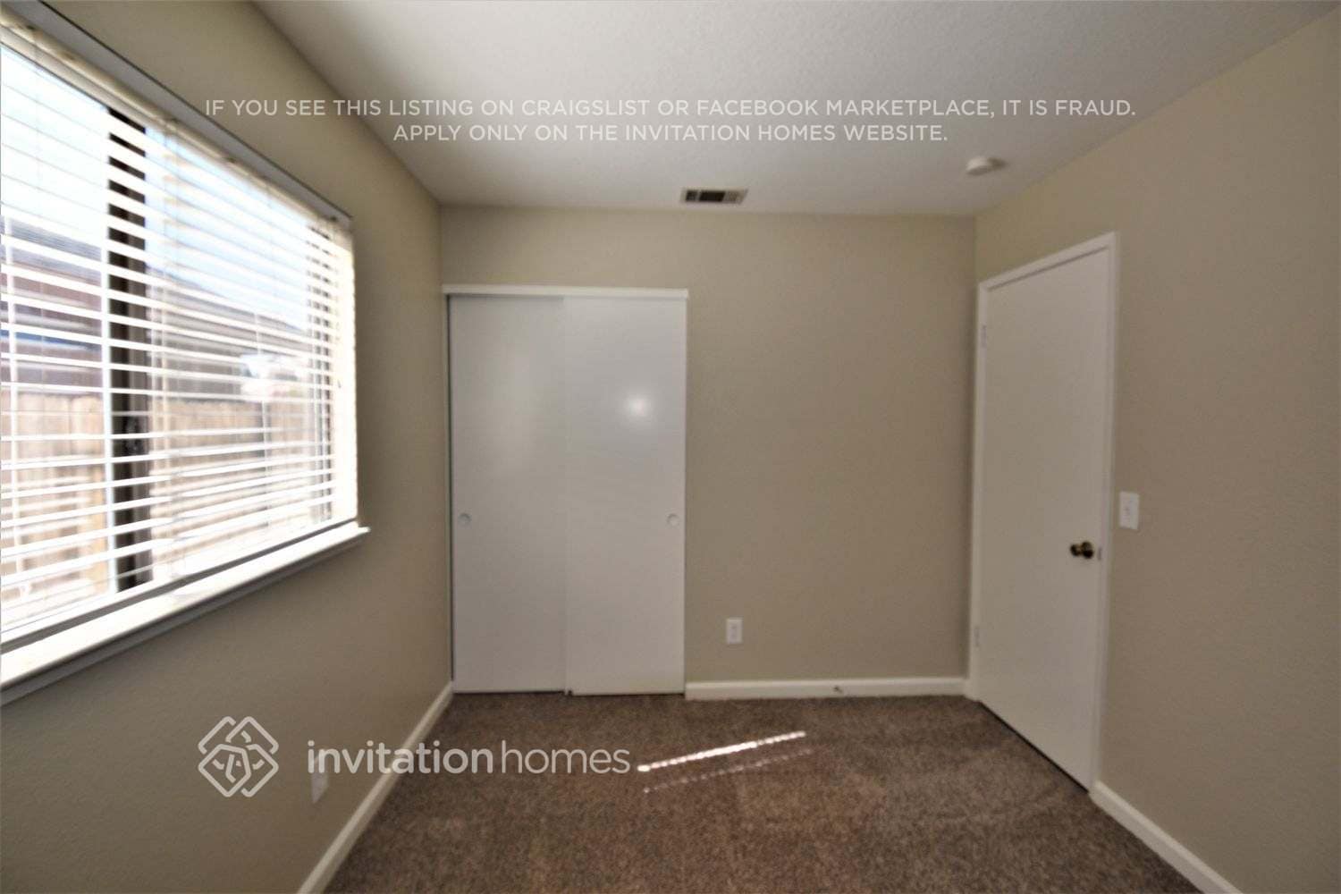 Building Photo - 5032 Laguna Park Dr