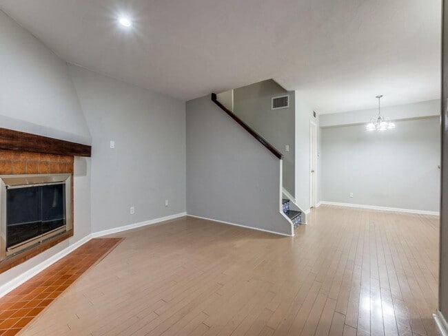 Building Photo - 2 Bedroom Townhome by SMU with a Pool!