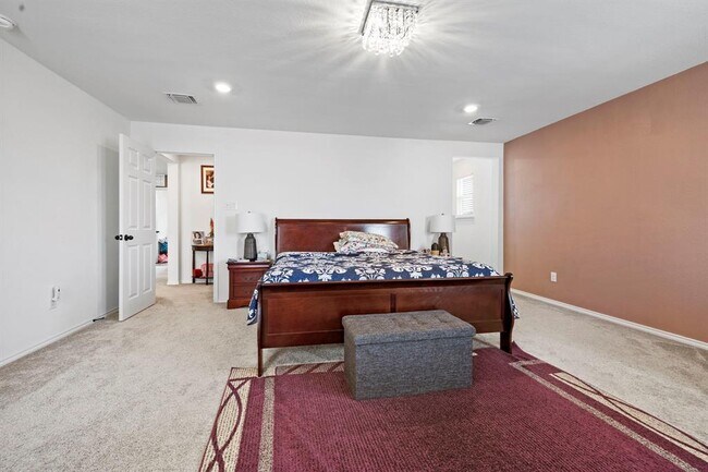 Building Photo - 1601 Sonny Dr