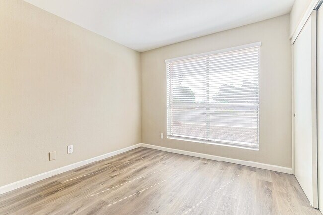 Building Photo - 1230 N Fraser Dr