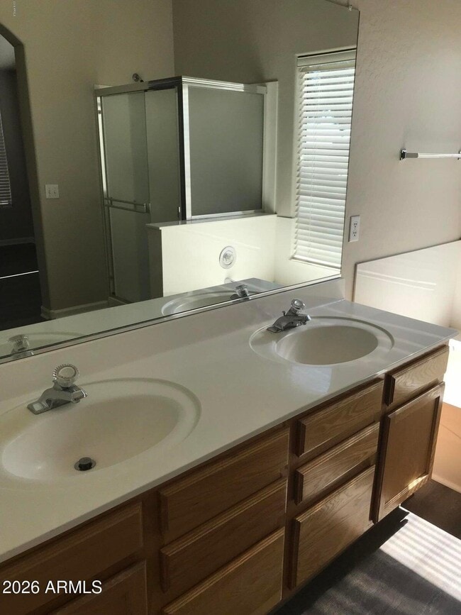 Building Photo - 5123 E Libby St