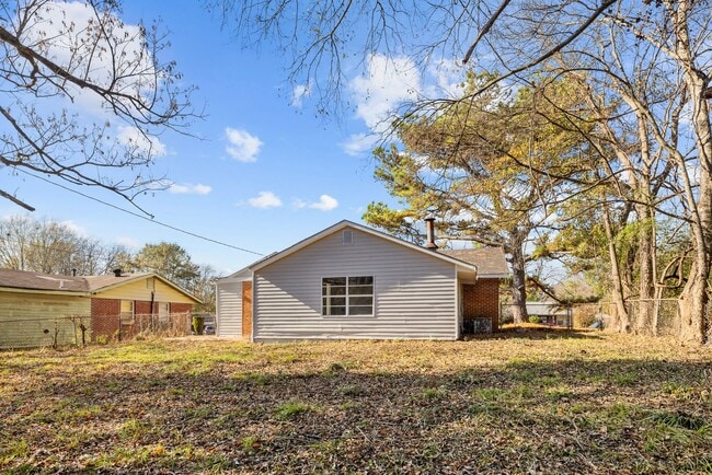 Building Photo - Newly Renovated 3 Bedroom 2 Bath Home Available Now! MOVE-IN SPECIAL: Get your FIRST MONTH'S rent...