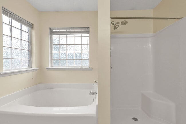 Building Photo - 106 Briar Hollow Dr