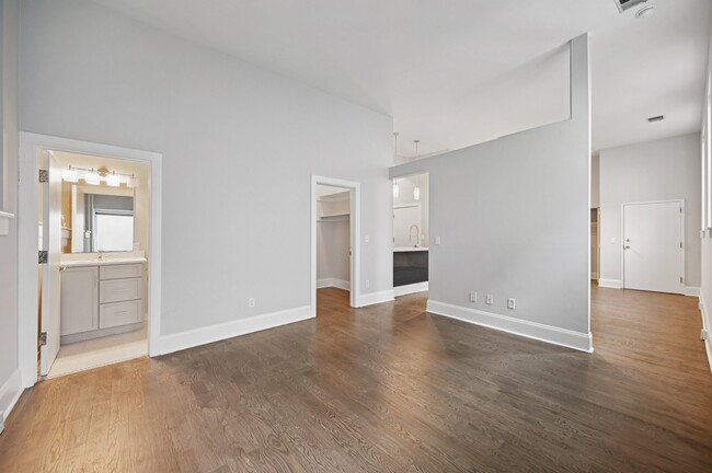 Building Photo - 641 N High St