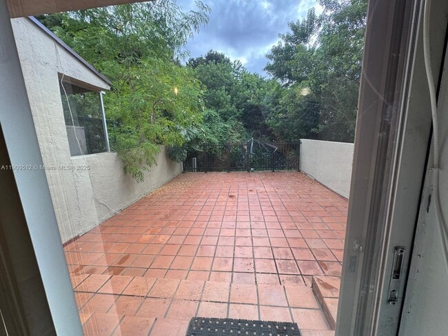 Building Photo - 9155 Fontainebleau Blvd