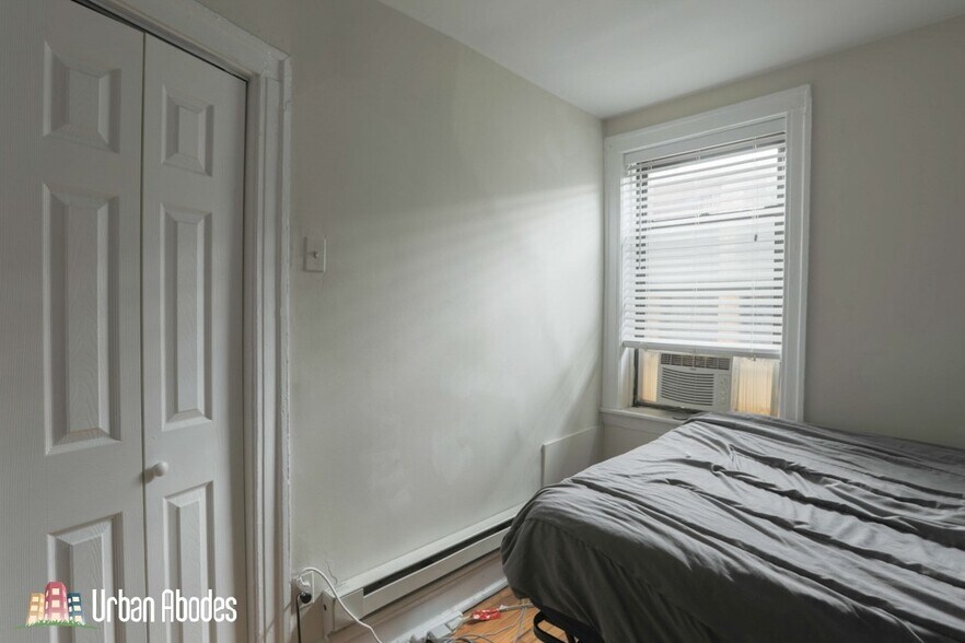 Building Photo - 816 W Cornelia Ave