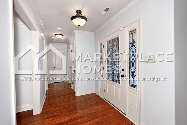 Building Photo - 1015 Ashenbury Park