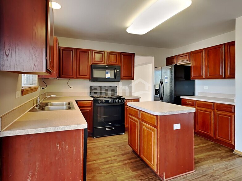 Building Photo - 13184 W Yorkshire Ln