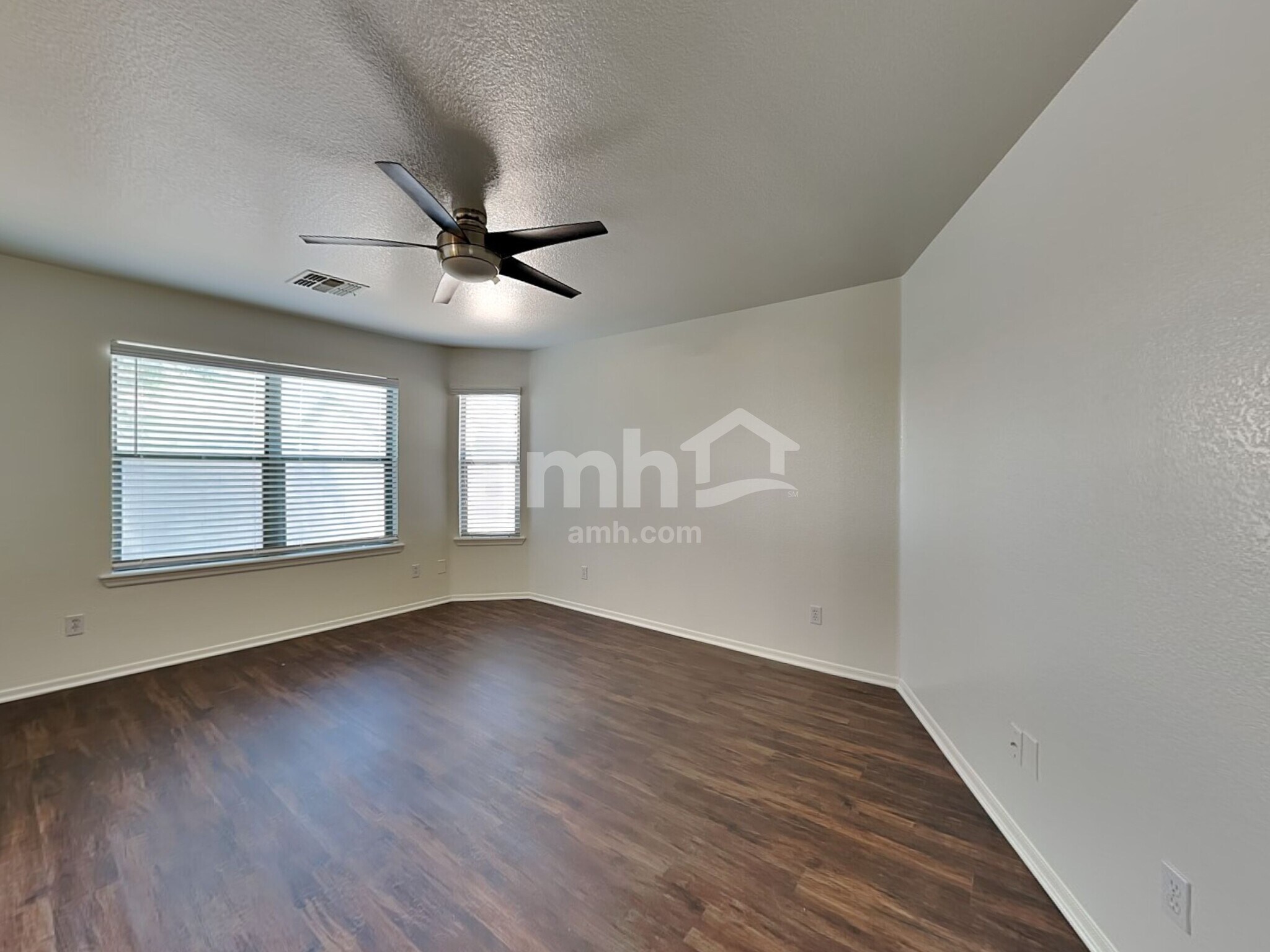 Building Photo - 2992 W Belle Ave