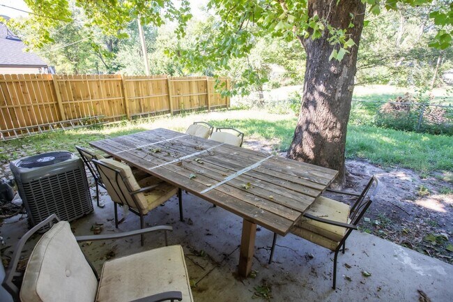 Building Photo - Fenced-in Yard + Finished Basement + Bonus Room/Office! Available July 3rd!