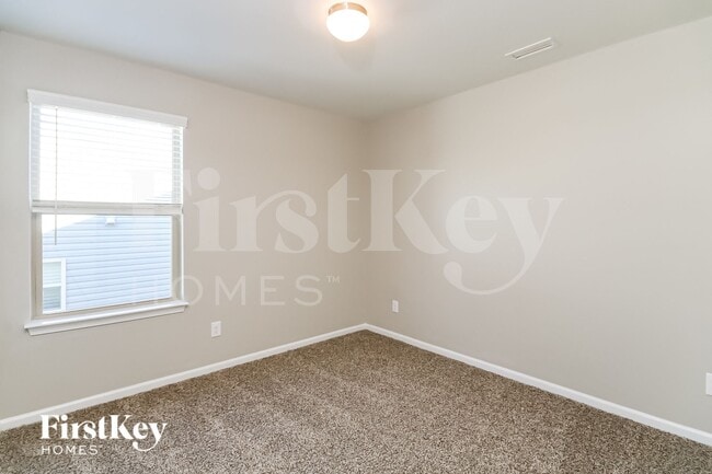 Building Photo - 10112 Holly Park Dr