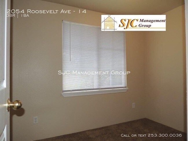 Building Photo - 2054 Roosevelt Ave